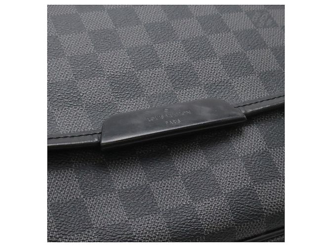 Borsa Messenger Louis Vuitton Damier Graphite Daniel GM Nero - vista 4