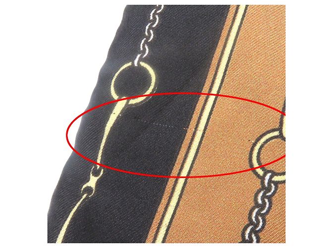 Pantaloncini stampati bicolore Gucci in acetato - vista 10