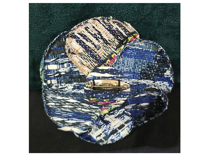 Chanel Spilla Camelia in tweed multicolore - vista 7