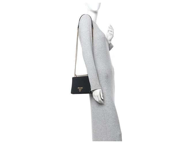 Prada Borsa a spalla Saffiano in pelle nera Nero - vista 13