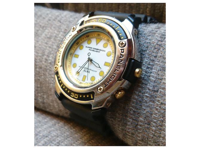 Relógio Seiko Alba Super Dimension Panelight Quartz V671-6A20 Preto Branco Amarelo Gold hardware - vista 14
