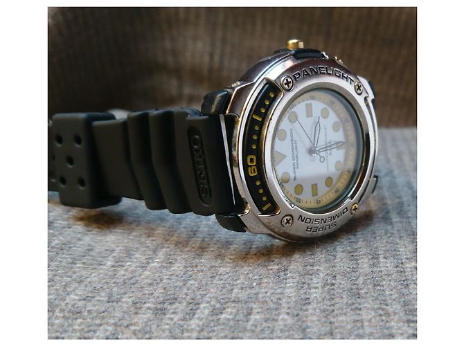 Relógio Seiko Alba Super Dimension Panelight Quartz V671-6A20 Preto Branco Amarelo Gold hardware - vista 15