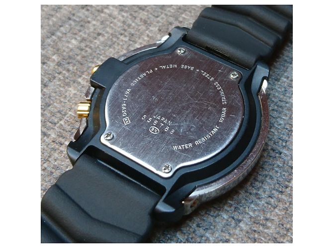 Relógio Seiko Alba Super Dimension Panelight Quartz V671-6A20 Preto Branco Amarelo Gold hardware - vista 4