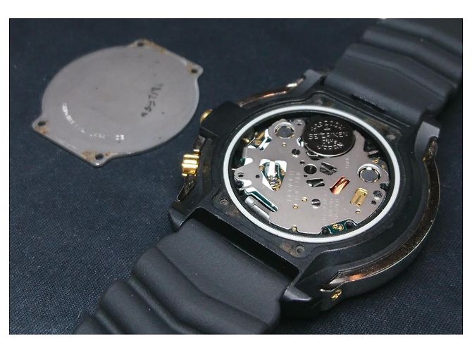 Relógio Seiko Alba Super Dimension Panelight Quartz V671-6A20 Preto Branco Amarelo Gold hardware - vista 5