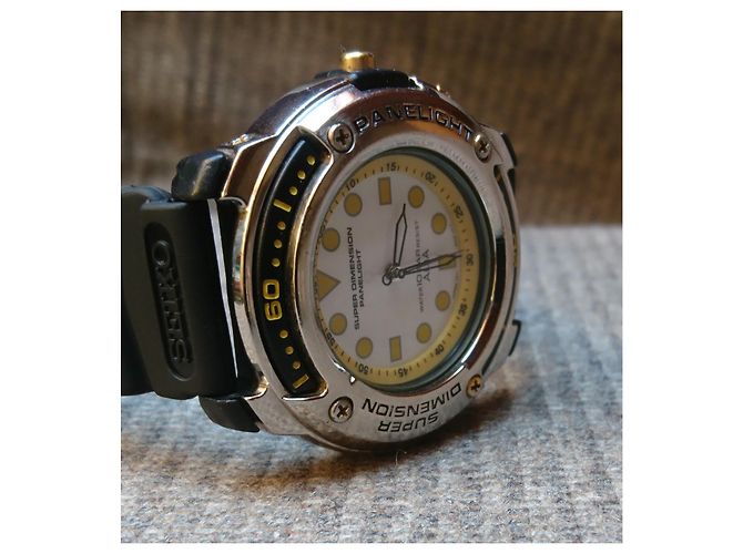 Relógio Seiko Alba Super Dimension Panelight Quartz V671-6A20 Preto Branco Amarelo Gold hardware - vista 6