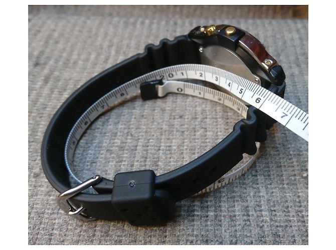 Relógio Seiko Alba Super Dimension Panelight Quartz V671-6A20 Preto Branco Amarelo Gold hardware - vista 7