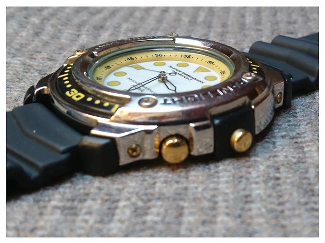 Relógio Seiko Alba Super Dimension Panelight Quartz V671-6A20 Preto Branco Amarelo Gold hardware - vista 9