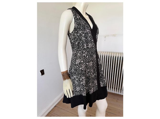 Proenza Schouler Vestido de seda estampado abstrato preto e branco - vista 4