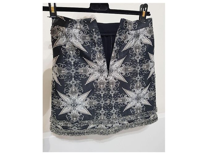 Falda Mini Chanel Patrón de Estrellas y Logo CC Negro Blanco Gris - vista 4