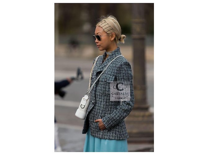 Chanel schwarze Schimmer-Tweed-Jacke mit CC-Knöpfen 34 FR - Ansicht 2
