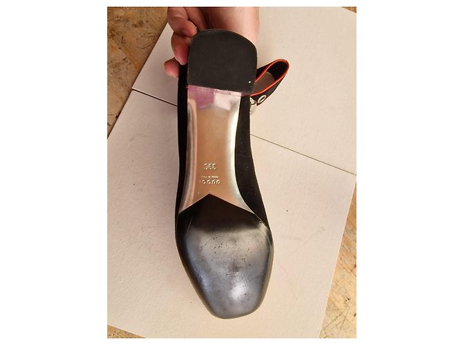 Décolleté Gucci in camoscio nero con tacco a contrasto - vista 11