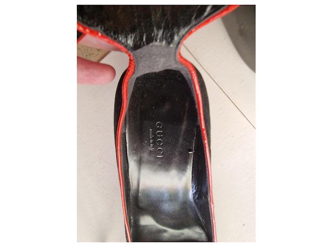 Décolleté Gucci in camoscio nero con tacco a contrasto - vista 2