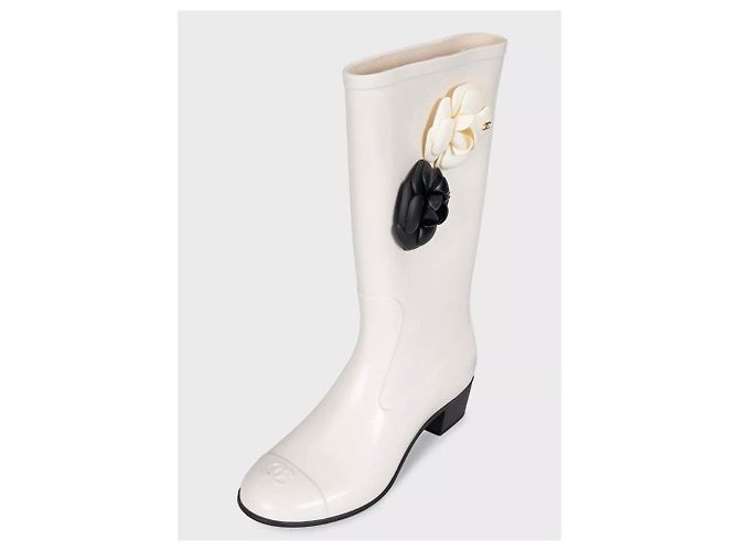 Chic Chanel White Rubber Boots Size 36 Pre-owned - view 3