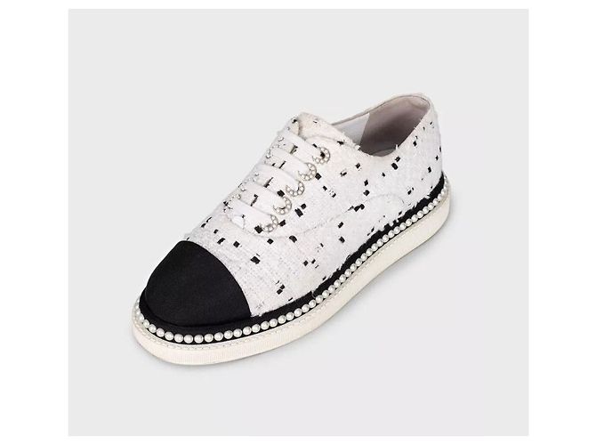 Baskets en textile blanc Chanel avec bout contrasté Taille 36 Occasion - vue 3