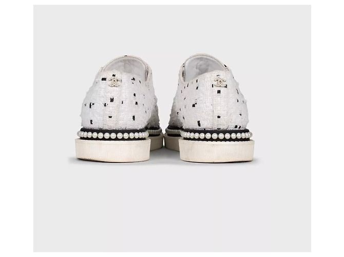 Baskets en textile blanc Chanel avec bout contrasté Taille 36 Occasion - vue 4