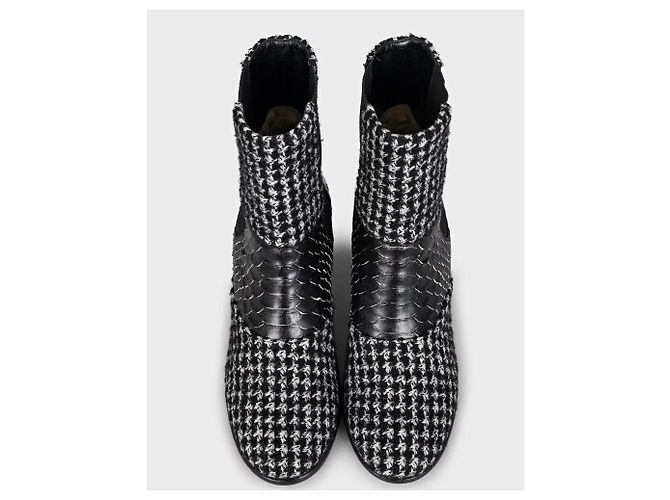 Chanel Tweed Stiefeletten, Größe 38.5 Gebraucht - Ansicht 2