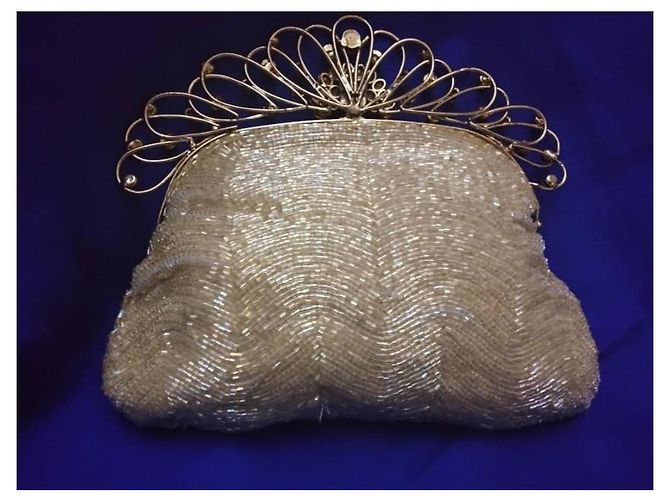 Autre Marque Butler & Wilson Clutch con Perline e Cornice a Tiara di Cristallo Multicolore D'oro - vista 4