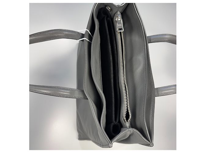 Prada Borsa Tote in Pelle Saffiano Grigio - vista 19