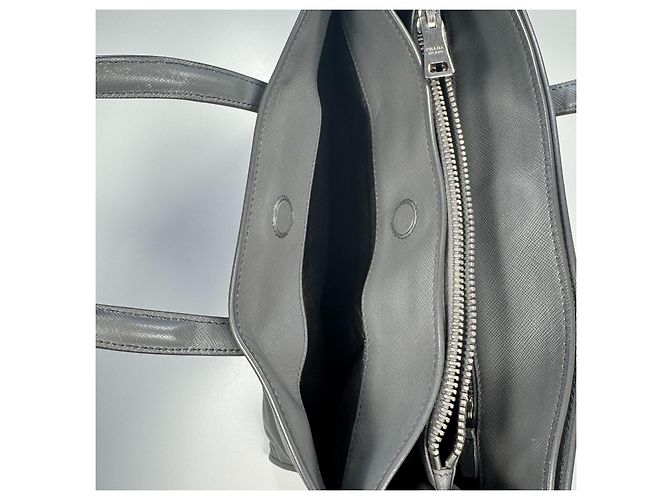 Prada Borsa Tote in Pelle Saffiano Grigio - vista 20