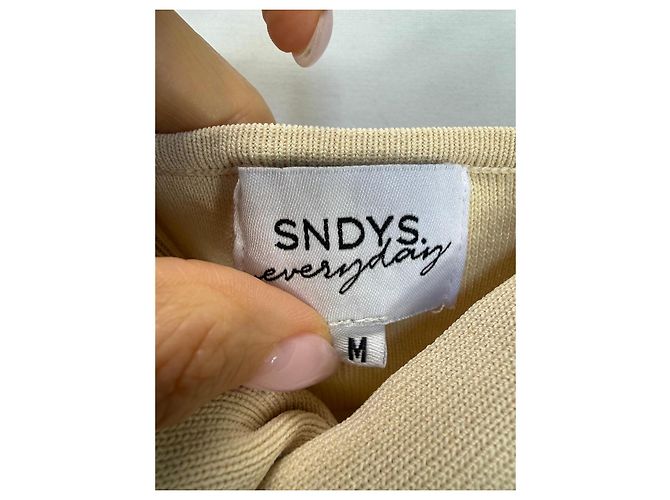 Autre Marque SNDYS Everyday Geripptes Maxi-Kleid mit Cut-Out - Beige - Ansicht 2
