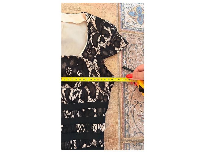 Moschino Cheap and Chic Kleid aus schwarzer Spitze mit Schleifen - Ansicht 5