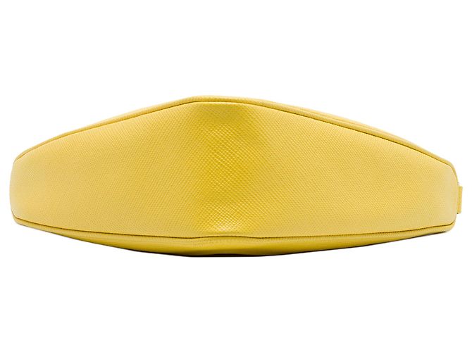 Pochette da polso Prada gialla in Saffiano con logo triangolo in rilievo Giallo - vista 3