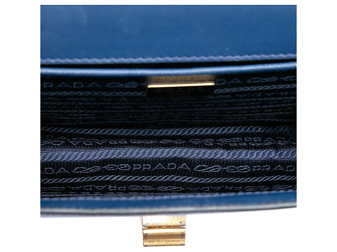Borsa a tracolla con catena e chiusura Turnlock in Saffiano blu Prada Blu scuro - vista 4