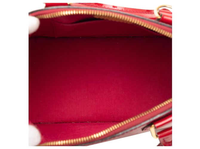 Louis Vuitton Alma BB Vernis Monogram Rosso - vista 4