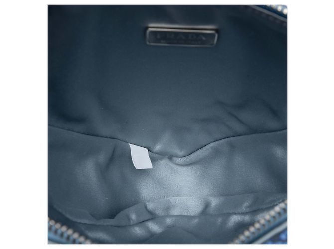 Borsa a tracolla Prada in raso blu con decorazioni in cristallo e triangolo Blu chiaro - vista 4