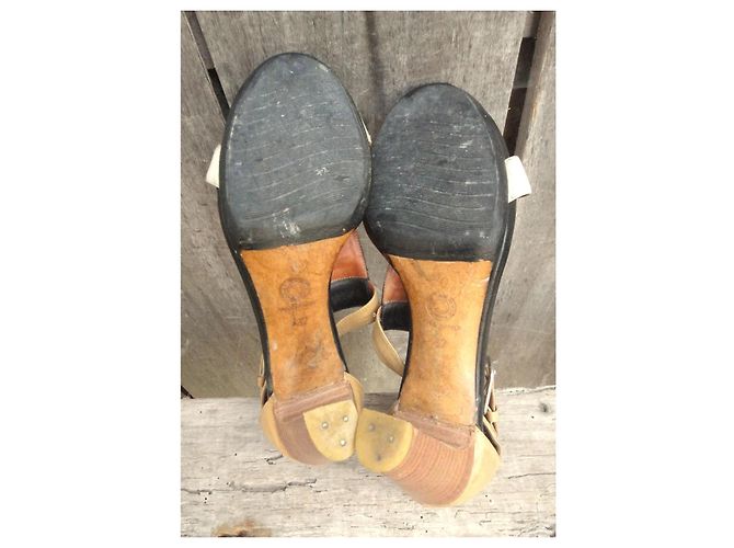Dries Van Noten Sandali con Tacco in Pelle Nero e Beige Marrone - vista 5
