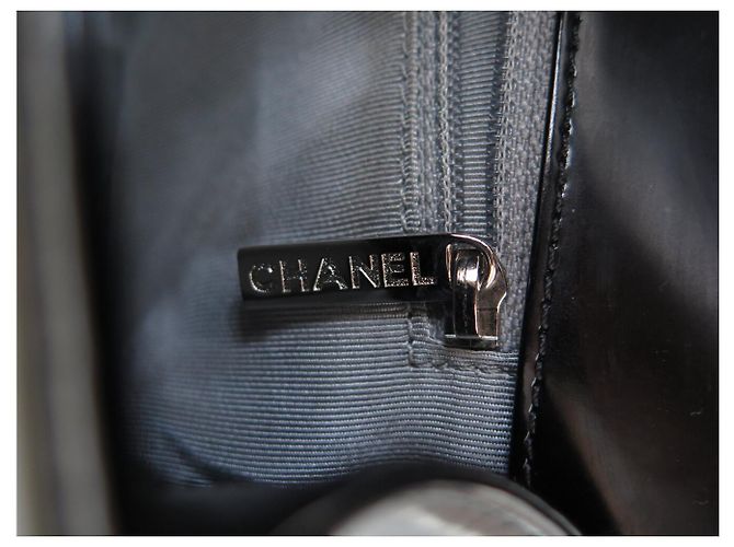 BORSA CHANEL BOY MEDIUM IN PELLE LACCATA NERA A SPALLA Nero - vista 12