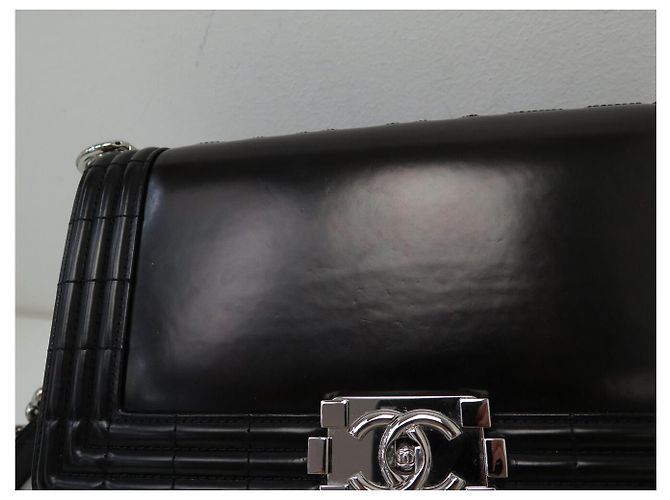 BORSA CHANEL BOY MEDIUM IN PELLE LACCATA NERA A SPALLA Nero - vista 15