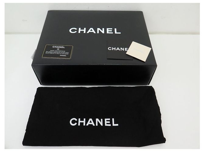 BORSA CHANEL BOY MEDIUM IN PELLE LACCATA NERA A SPALLA Nero - vista 16