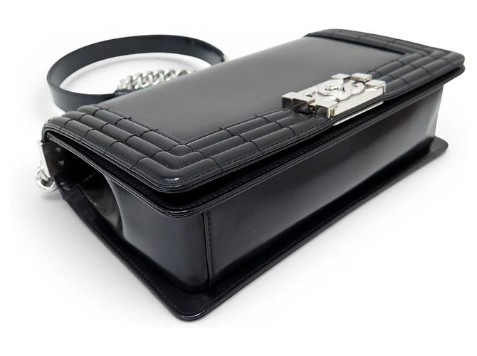 BORSA CHANEL BOY MEDIUM IN PELLE LACCATA NERA A SPALLA Nero - vista 3
