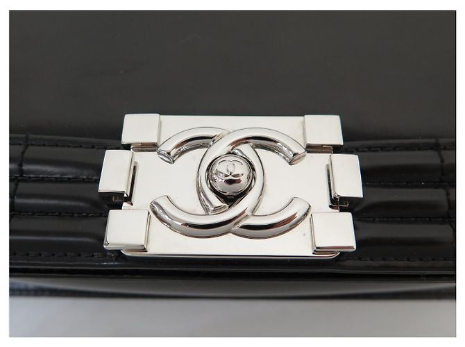 BORSA CHANEL BOY MEDIUM IN PELLE LACCATA NERA A SPALLA Nero - vista 6