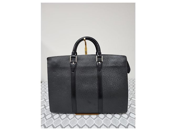 Louis Vuitton Taiga Lozan Valigetta in Pelle Nera Nero - vista 12