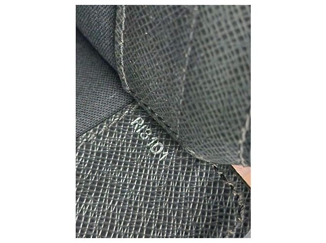 Louis Vuitton Taiga Lozan Valigetta in Pelle Nera Nero - vista 2