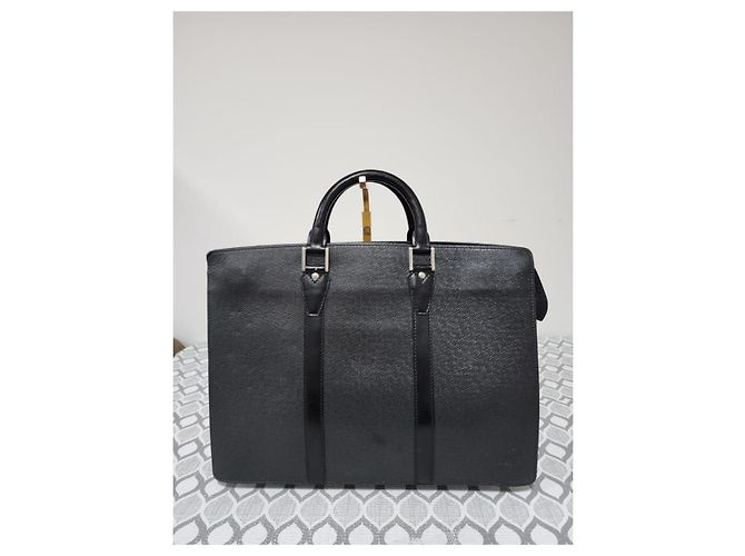 Louis Vuitton Taiga Lozan Valigetta in Pelle Nera Nero - vista 3