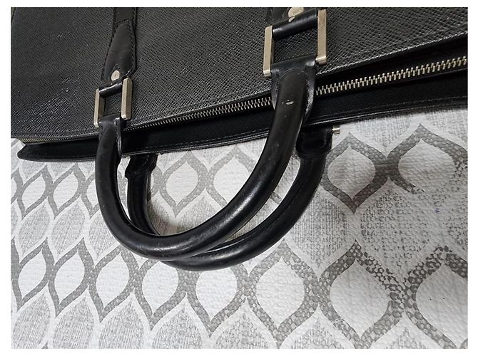 Louis Vuitton Taiga Lozan Valigetta in Pelle Nera Nero - vista 6