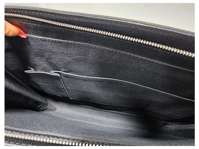 Louis Vuitton Taiga Lozan Valigetta in Pelle Nera Nero - vista 8