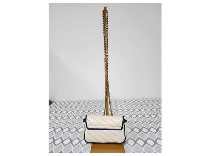 Gucci GG Marmont Super Mini Borsa a Tracolla Bianco D'oro - vista 4