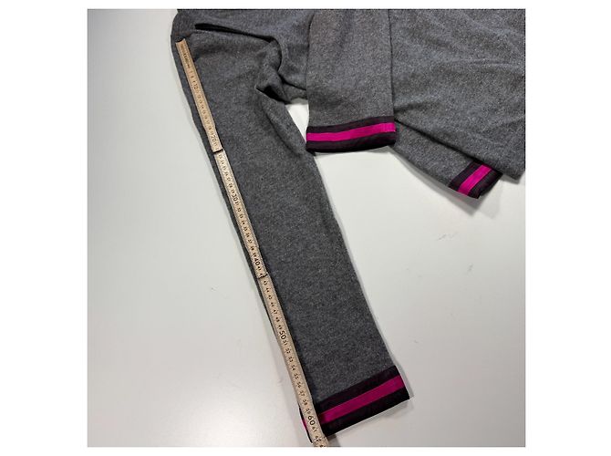 Escada Strickoberteil in Grau aus Kaschmir-Mischgewebe mit rosa Besatz Pink - Ansicht 7