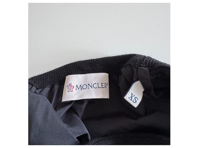 Moncler Oberteil aus schwarzer Wollstrickware und Nylon mit Kordelzug - Ansicht 3