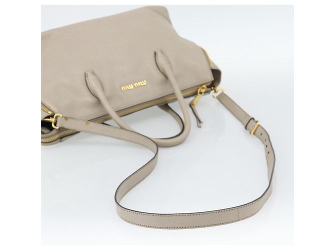 Borsa Miu Miu in pelle 2 way Grigio Oro Auth 187574V Marrone D'oro - vista 8