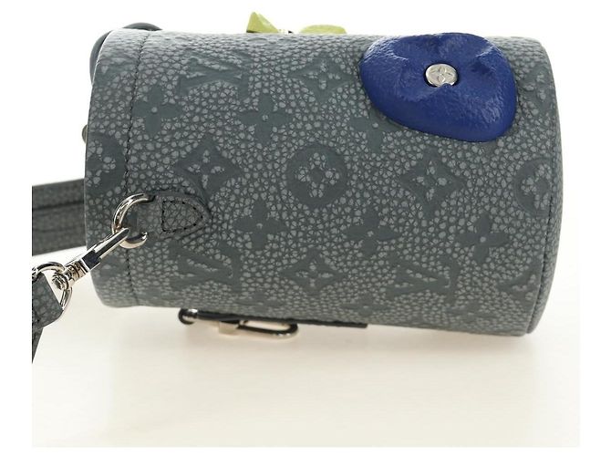 LOUIS VUITTON Taurillon Clemence Climbing Chalk Nano Bag M81572 Auth 185487SAM Marrone - vista 3