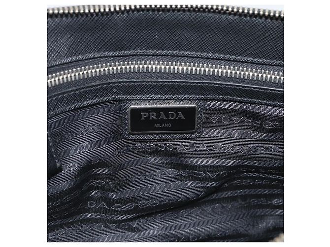 Clutch PRADA in pelle nera con dettagli argento Auth ka4774 Nero - vista 10