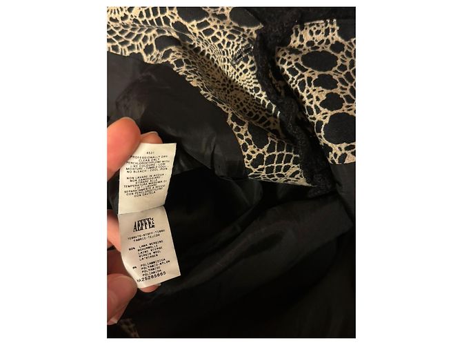 Giacca Moschino Cheap and Chic nera e beige con bordi in pizzo Nero - vista 10