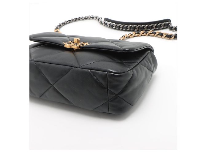 CHANEL 19 Medium gesteppte Lammleder Handtasche Schwarz - Ansicht 3