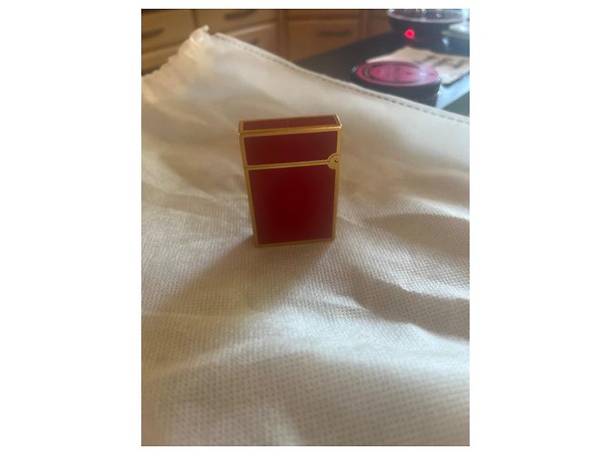 Autre Marque S.T. Dupont Lighter Serial Number 19JGA61 Red Golden - view 2