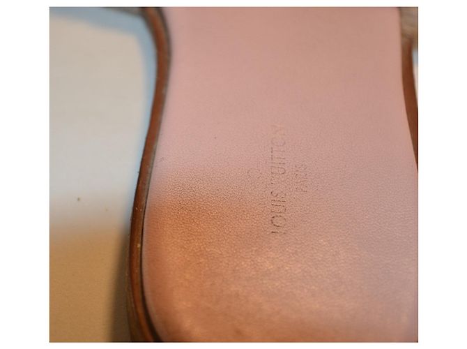 Louis Vuitton Chinelos em couro rosa e pele - vista 4